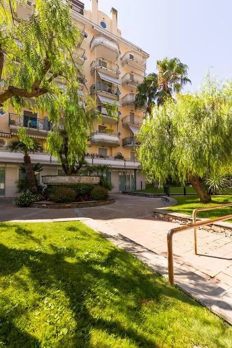Centrale Vicino Spiagge E Ciclabile + Box-Auto ! Apartment Arma di Taggia
