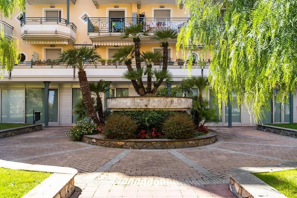 Centrale Vicino Spiagge E Ciclabile + Box-Auto ! Apartment Arma di Taggia Italy